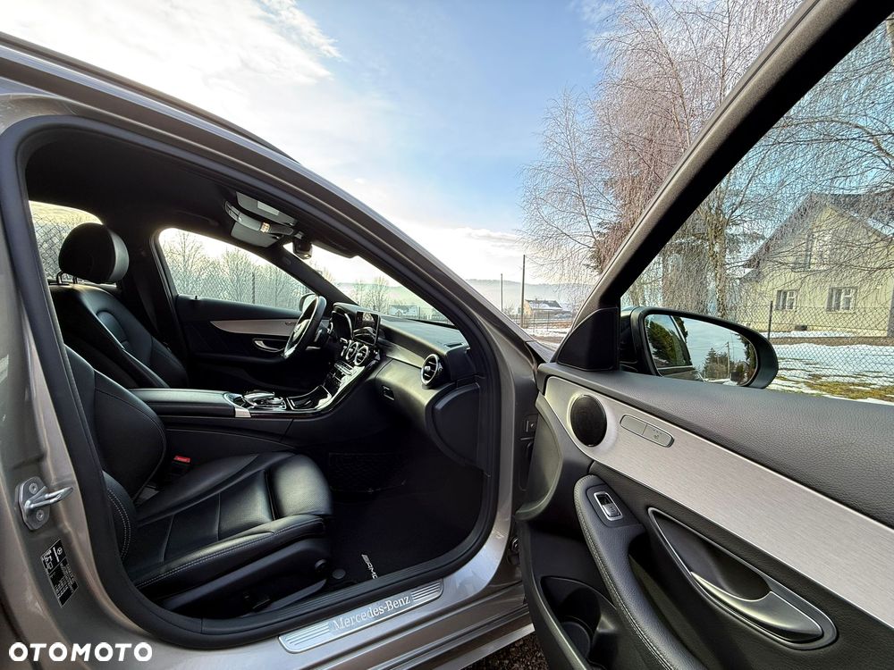 Mercedes-Benz Klasa C 180 9G-TRONIC AMG Line - 27