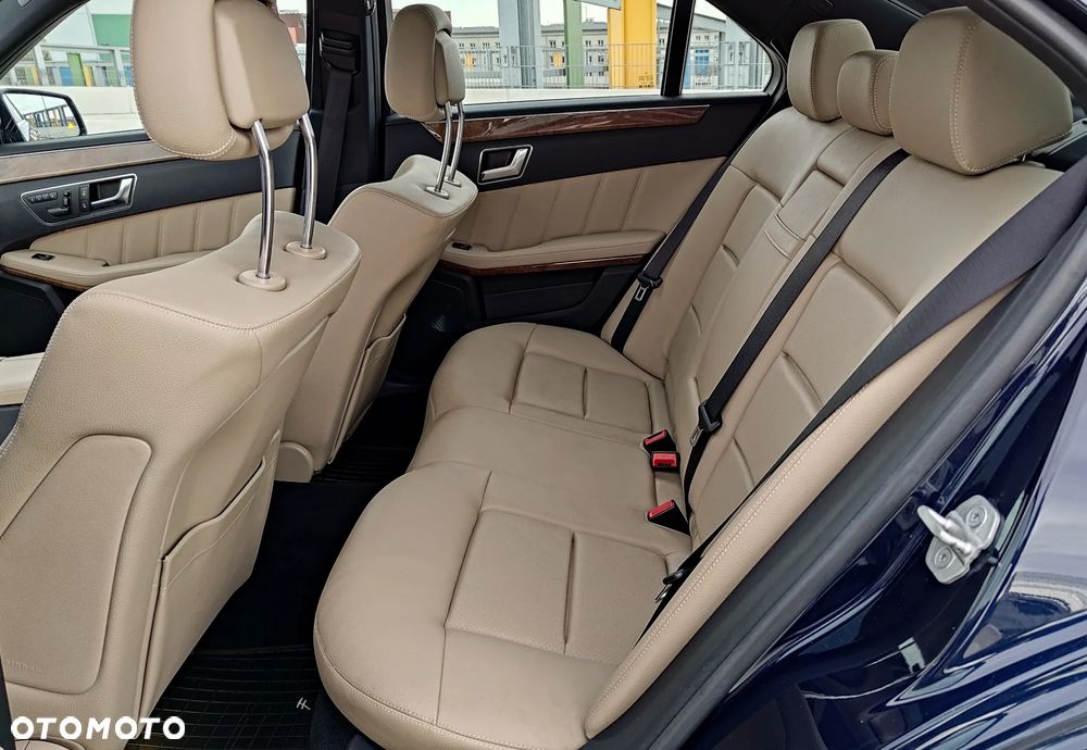 Mercedes-Benz Klasa E 350 4Matic 7G-TRONIC Elegance - 6