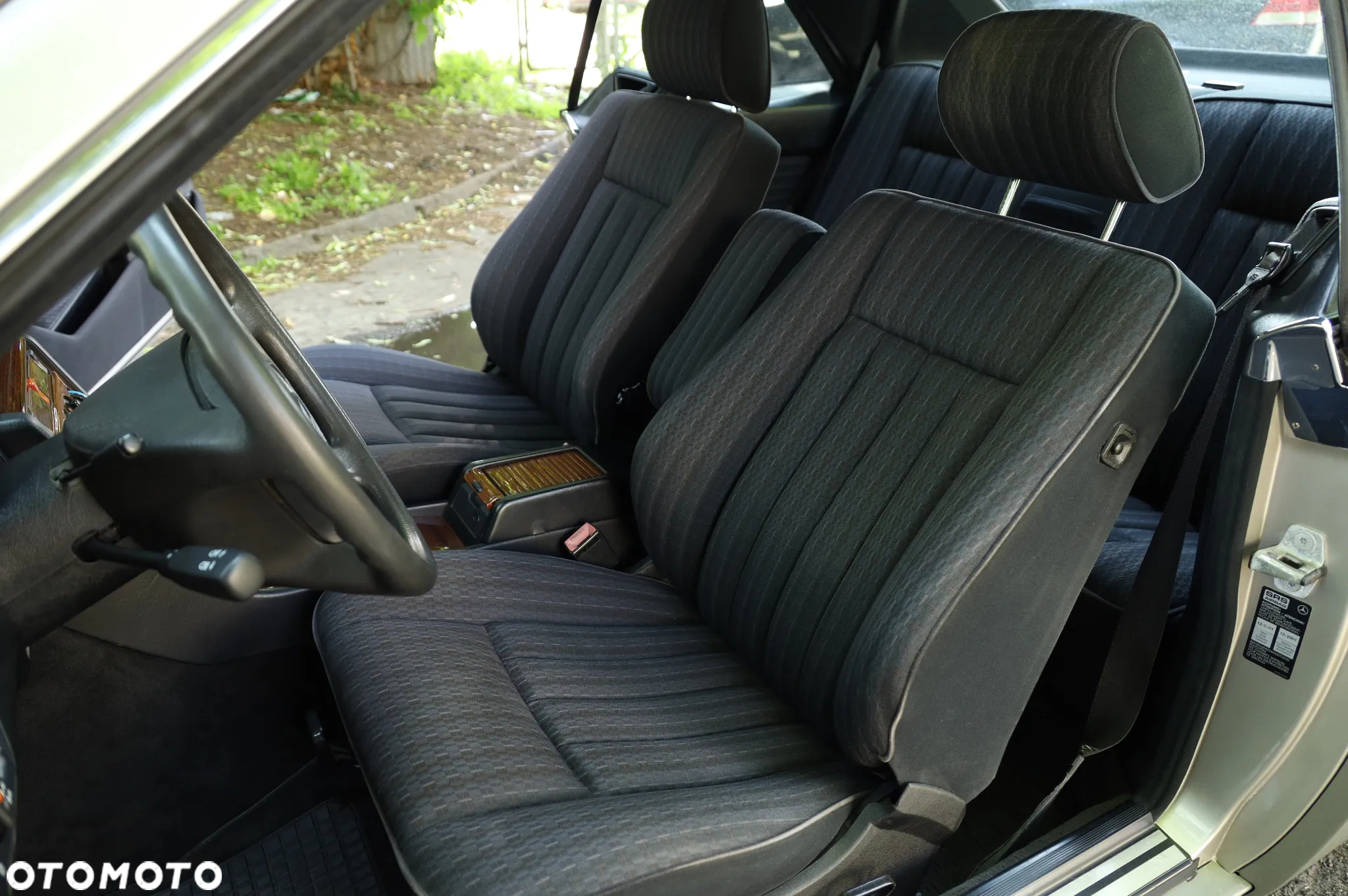 Mercedes-Benz W124 (1984-1993) - 32