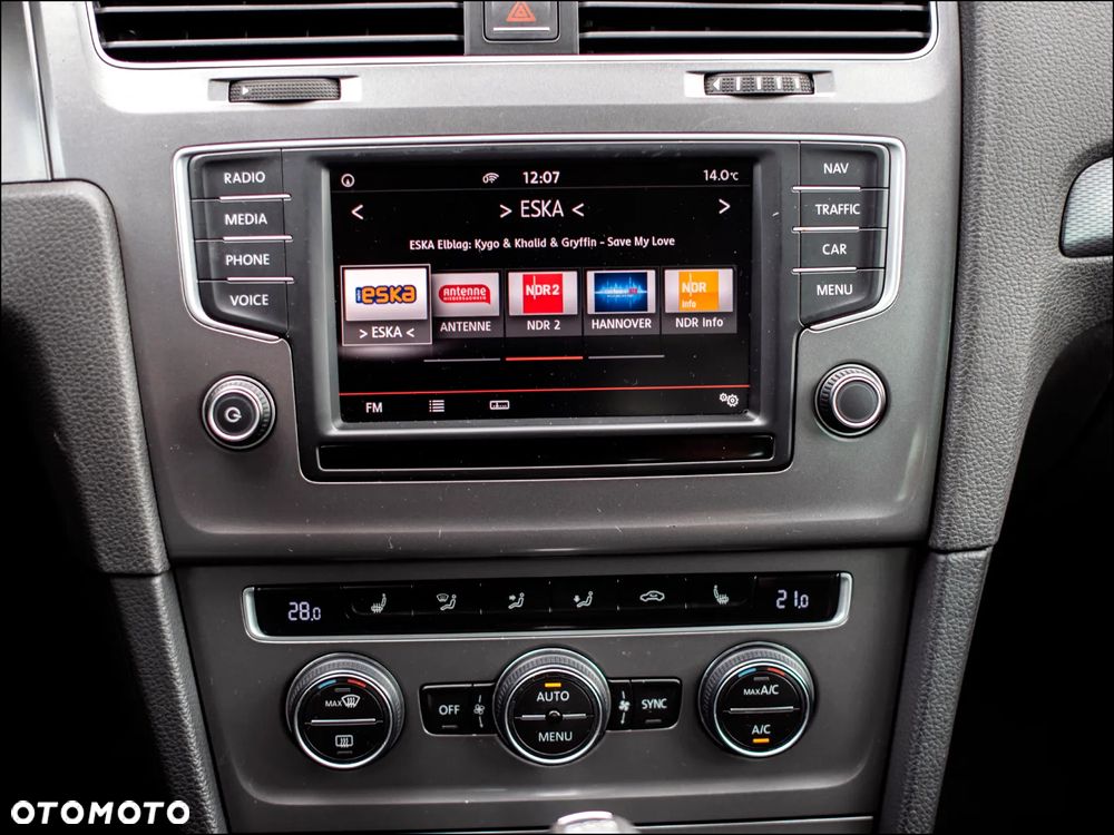 Volkswagen Golf - 25