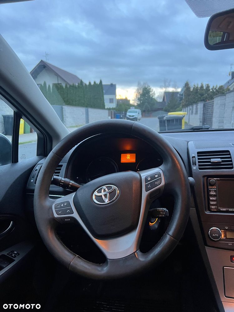 Toyota Avensis 2.0 D-4D - 10