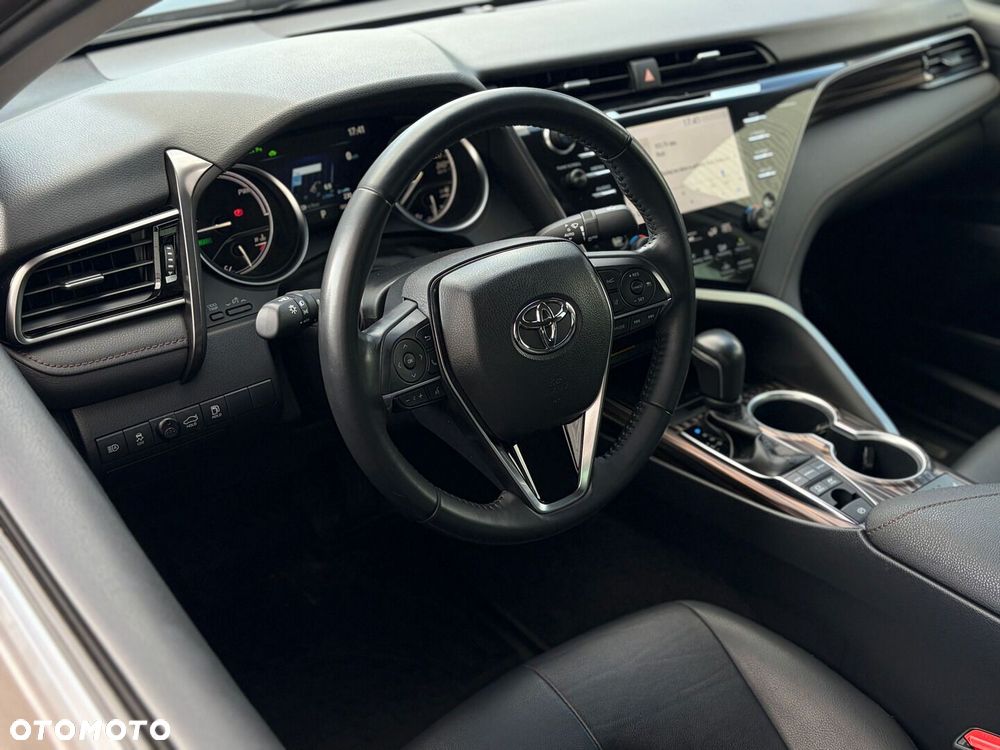 Toyota Camry 2.5 Hybrid Executive CVT - 19