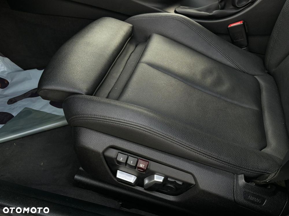 BMW Seria 3 330i GPF xDrive Sport Line Sport - 28