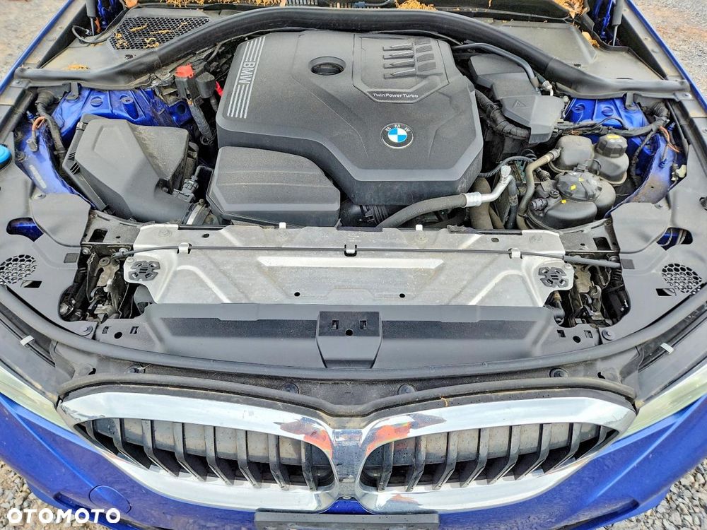 BMW Seria 3 330i xDrive M Sport - 11