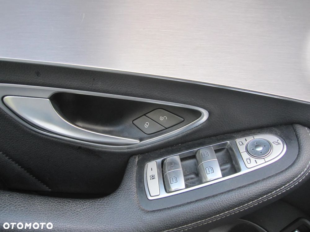 Mercedes-Benz Klasa C 220 CDI DPF BlueEFFICIENCY 7G-TRONIC Avantgarde Edition - 11