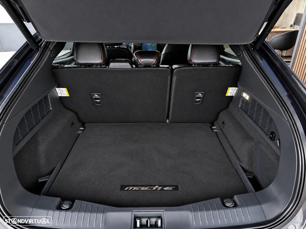 Ford Mustang Mach-E 75.7 kWh Premium AWD - 46