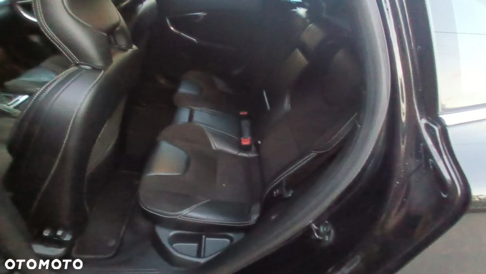 Volvo V40 D2 R-Design - 8