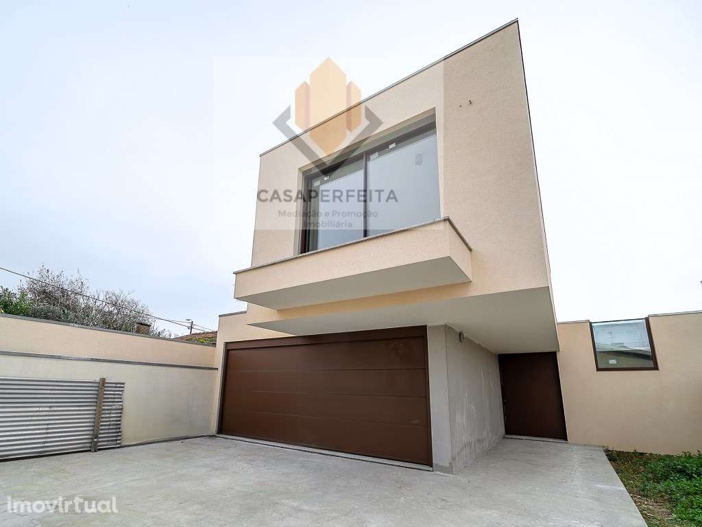 Moradia T4 De Luxo com 4 Frentes, Jardim Interior, Terraço e Piscin... - Grande imagem: 4/33