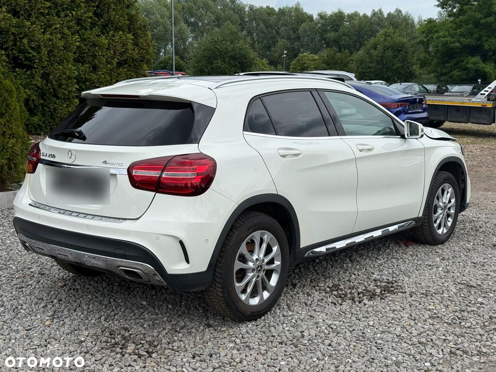 Mercedes-Benz GLA 250 7G-DCT AMG Line - 2