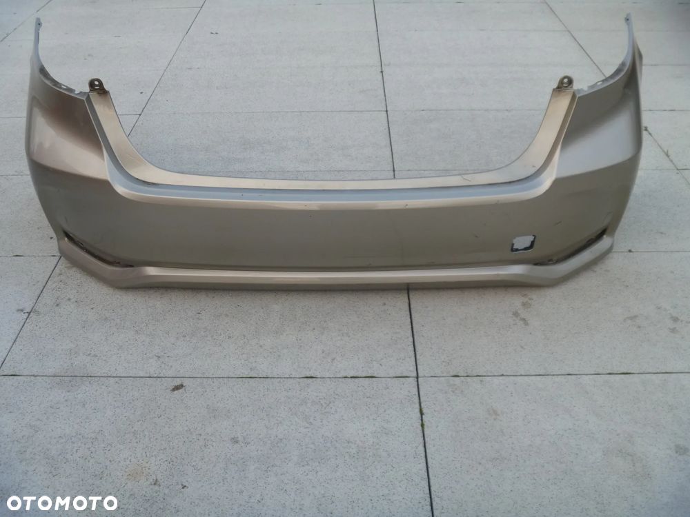 TOYOTA COROLLA E21 SEDAN ZDERZAK TYLNY ORYGINAŁ BEZ PDC - 3