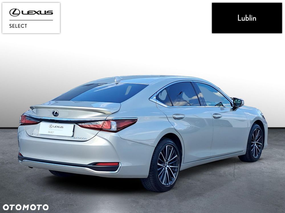 Lexus ES - 5