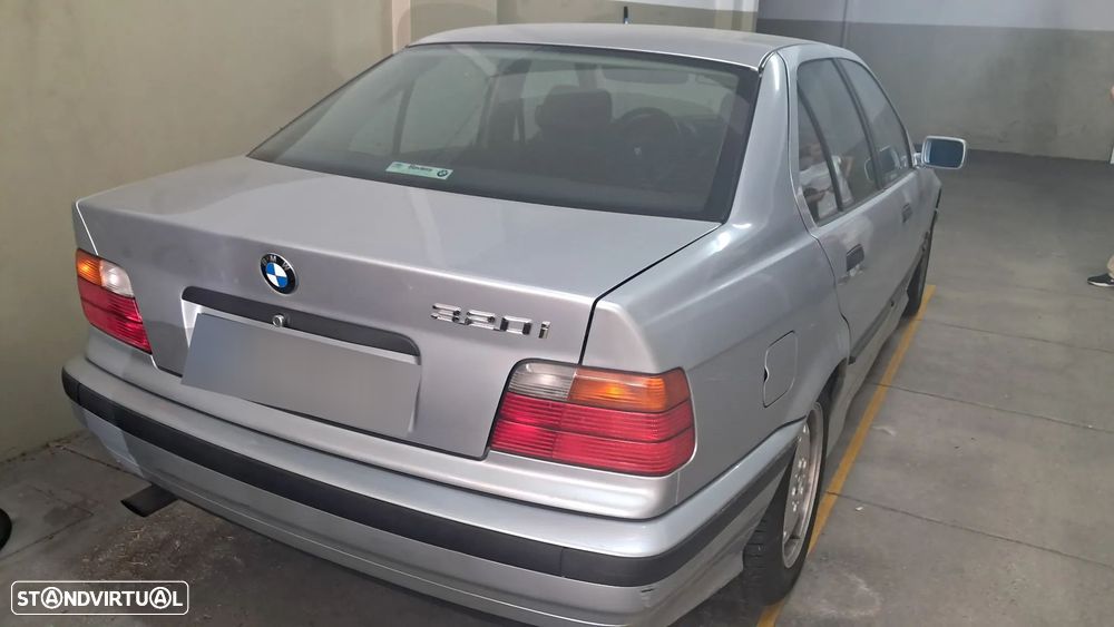 BMW 320 i Touring - 6