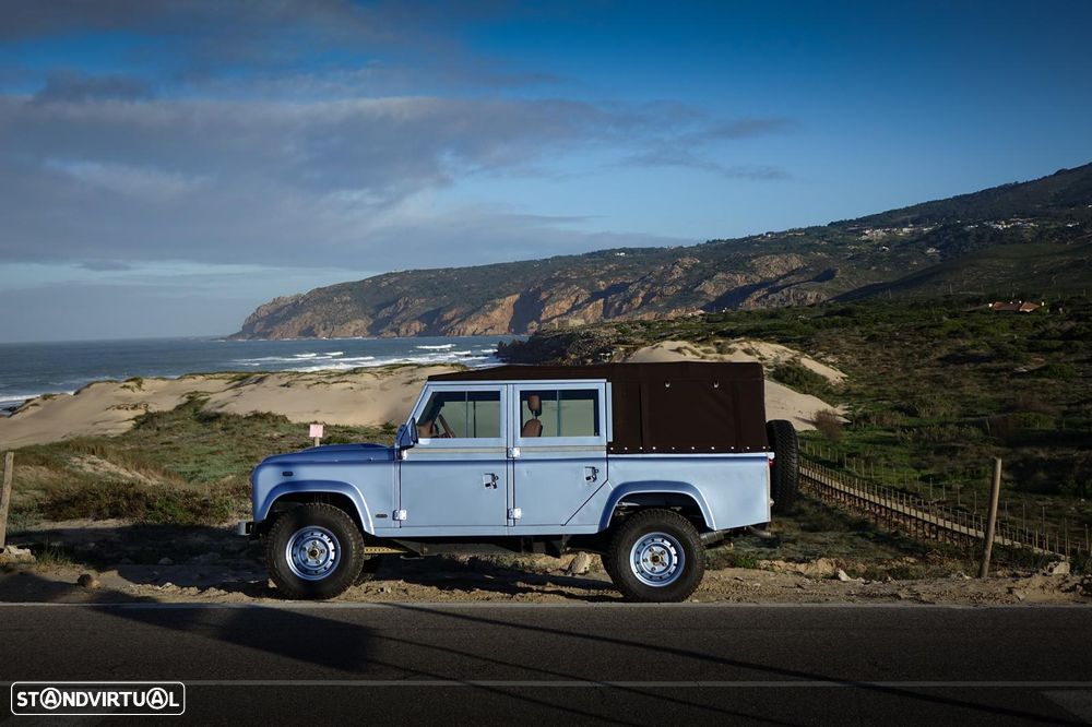 Land Rover Defender - 1