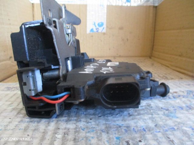 Fecho 8E1837016C AUDI A4 SW 2003 FD ELETRICO AUDI A4 B6 2003 1.9TDI 130CV 4P AZUL F DRT 7 PINOS AUDI A4  8E FASE 1 2005 1.9TDI 130CV 4P PRETO FD 7 PINOS - 1