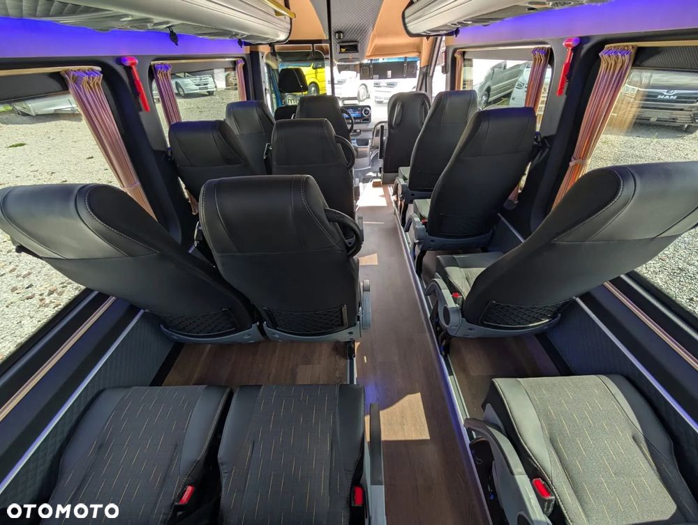 Mercedes-Benz Sprinter 517 - 21