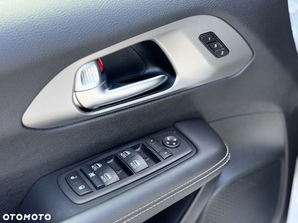 Chrysler Pacifica - 13