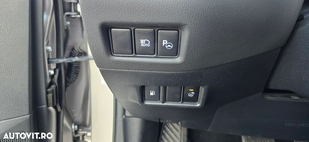 Toyota C-HR Hybrid Style Selection - 8