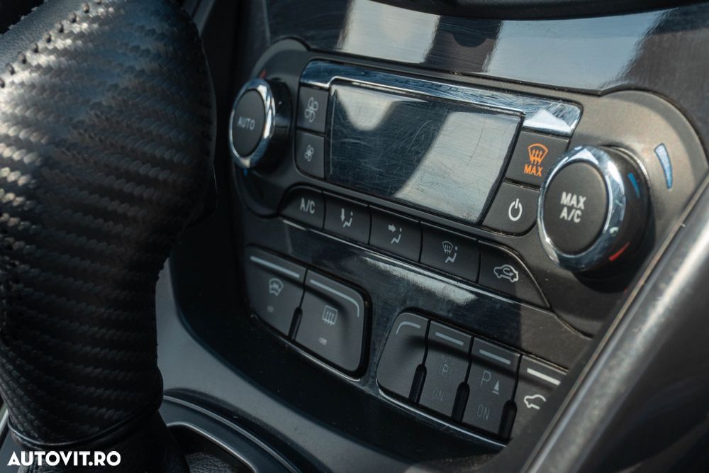 Ford Kuga 2.0 TDCi 4WD Powershift Titanium - 28