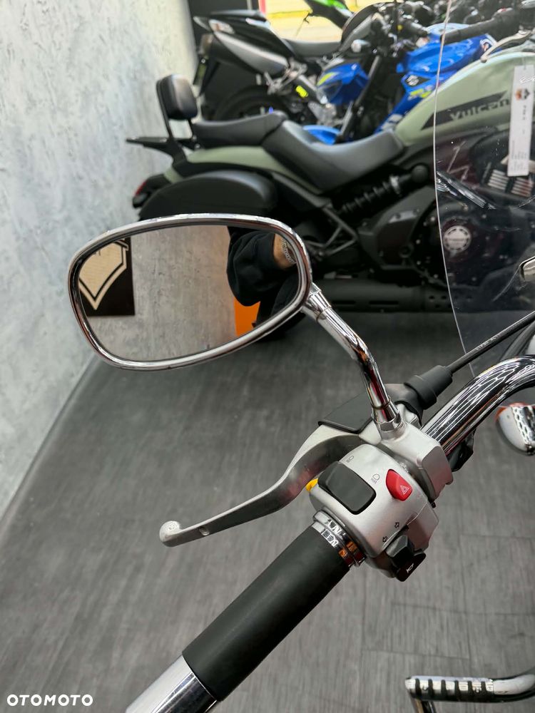 Suzuki Intruder - 16