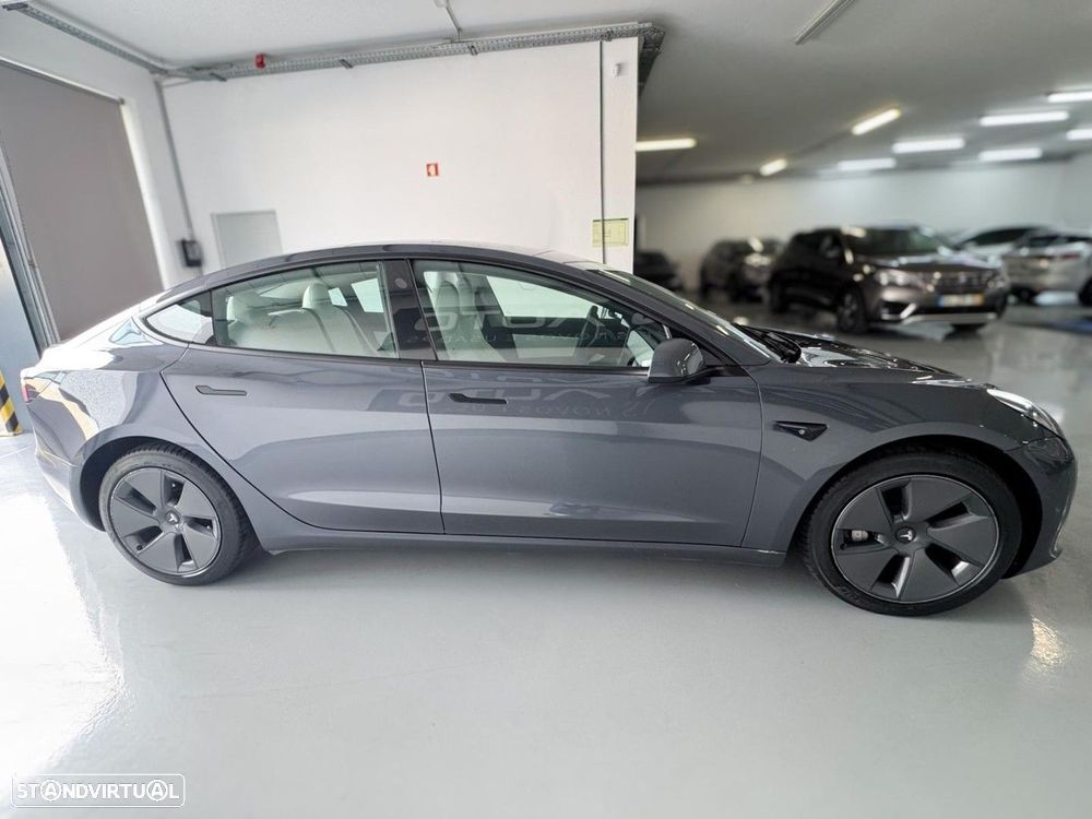 Tesla Model 3 - 10