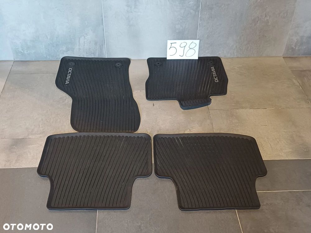 NR 598 Oryginalne dywaniki gumowe do Skoda Octavia 4 komplet 5E4061500 - 1