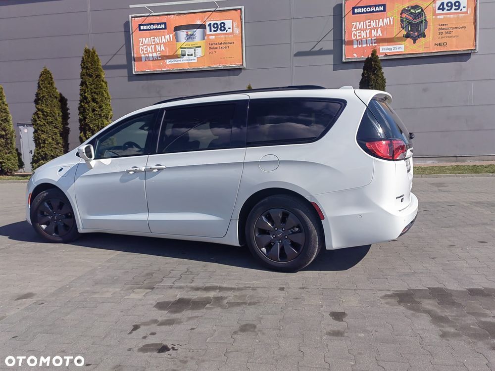 Chrysler Pacifica - 3