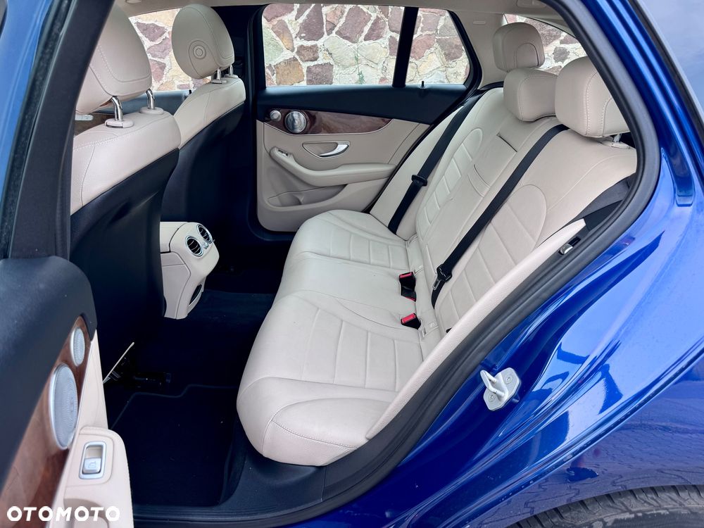 Mercedes-Benz Klasa C 250 d 4-Matic 9G-TRONIC - 17