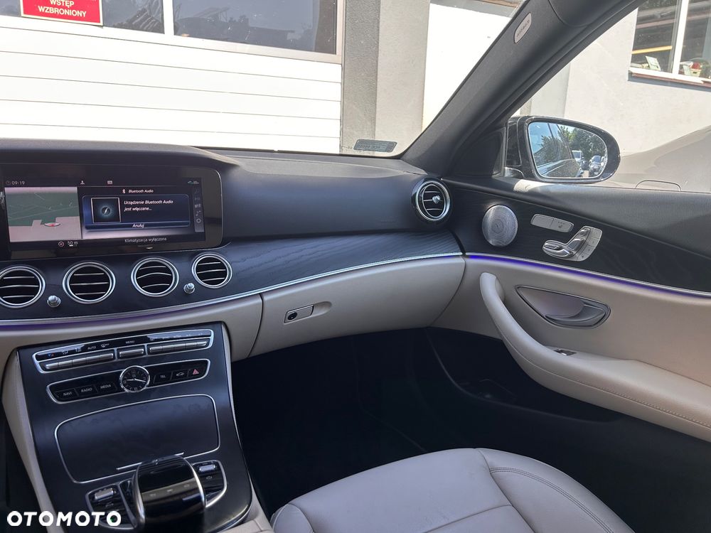 Mercedes-Benz Klasa E 220 d 4-Matic 9G-TRONIC - 16