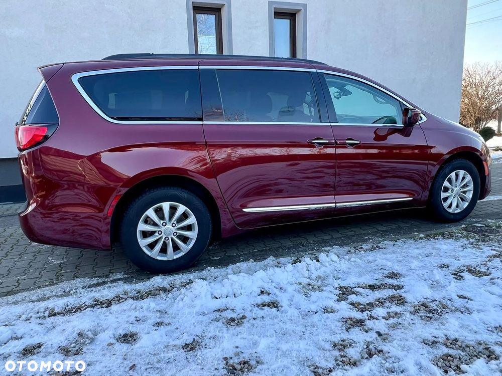 Chrysler Pacifica - 4