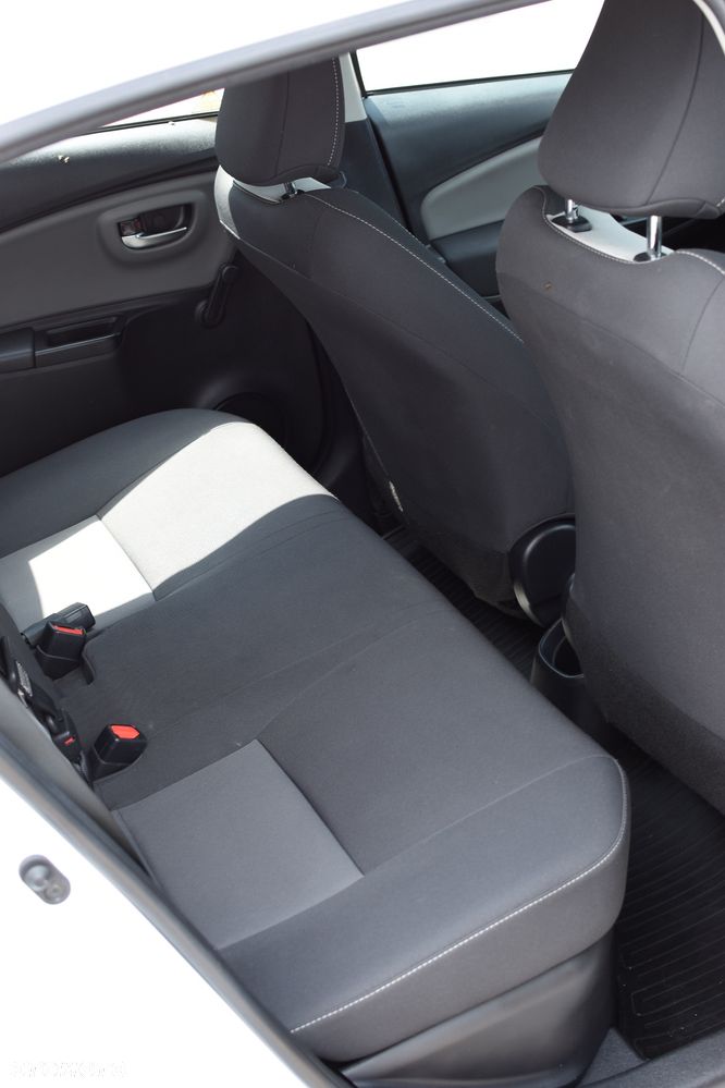 Toyota Yaris Hybrid 100 Premium - 31