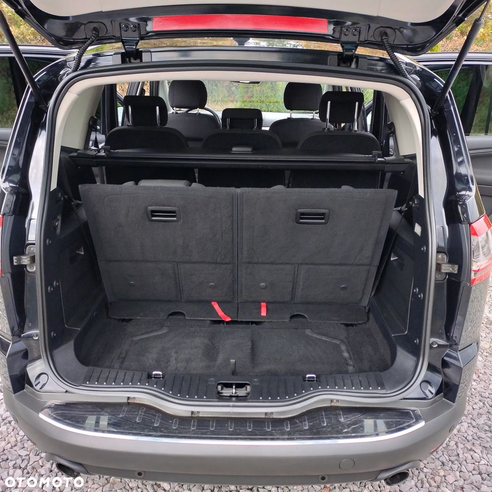 Ford S-Max - 12
