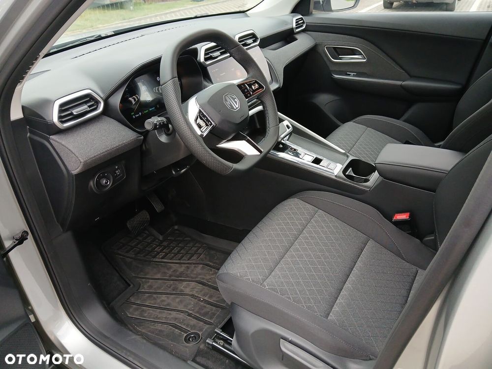 MG ZS Hybrid+ - 10