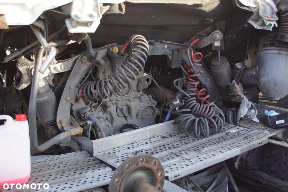 Pojazd na części - Mercedes Actros MP4 1845 12.8 449 KM OM471LA G211-12 9147 2018R Silnik Skrzynia Drzwi Grill Siodło Zbiornik Lampa Lusterko Deska Kokpit Sterownik Moduł Czujnik Licznik Panel Kierownica - 17