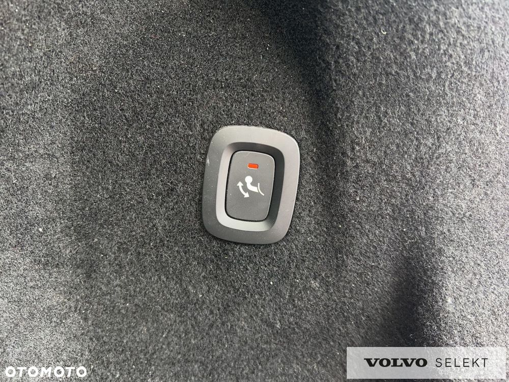 Volvo XC 60 B4 D AWD R-Design - 27