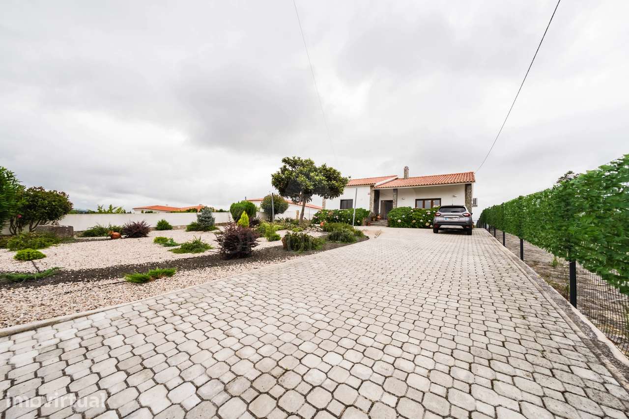 Moradia T3+2 com piscina e jardim a 8km de Caldas da Rainha - Grande imagem: 2/36