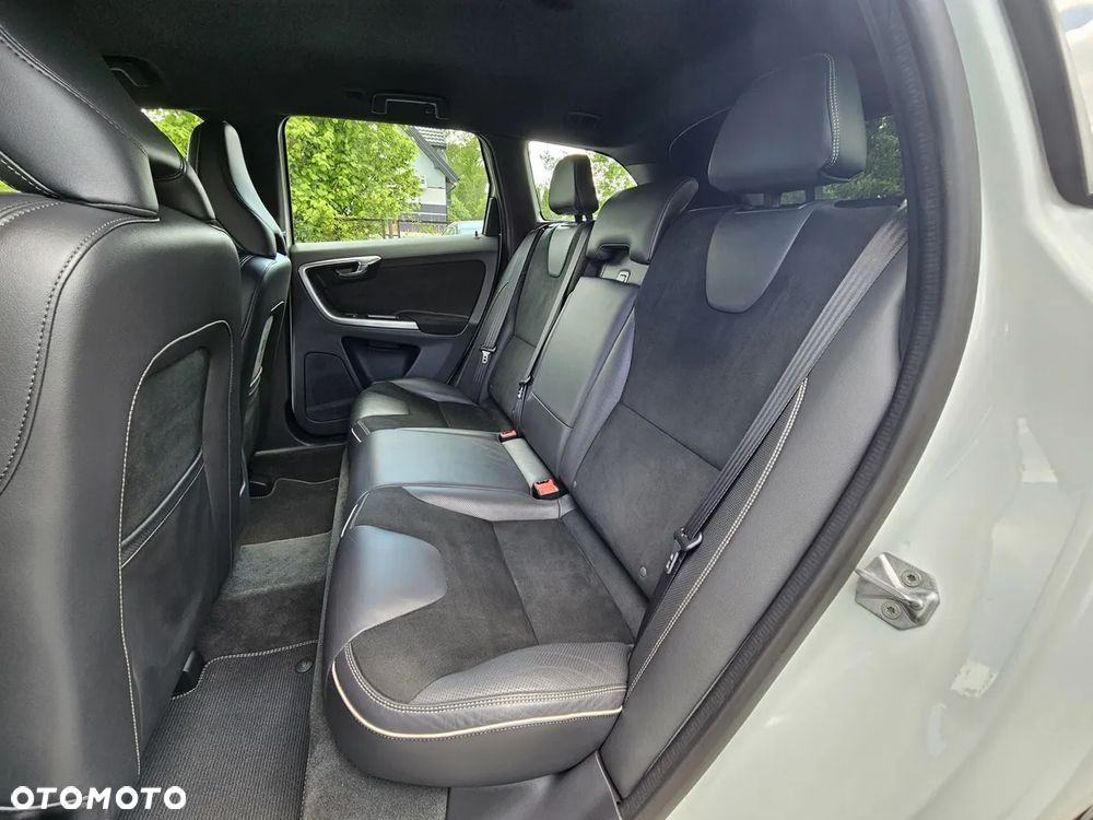 Volvo XC 60 D3 Drive-E R-Design Momentum - 21