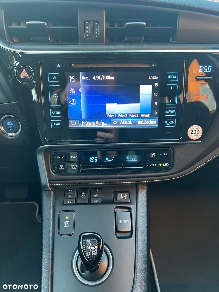 Toyota Auris 1.8 HSD Sol - 31