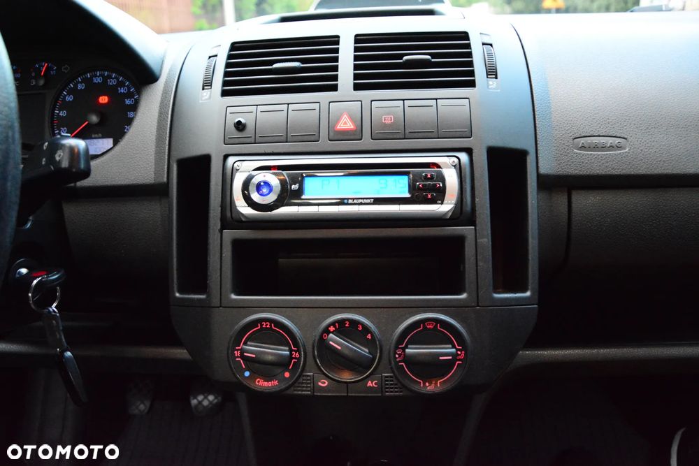 Volkswagen Polo 1.4 16V Trendline - 28