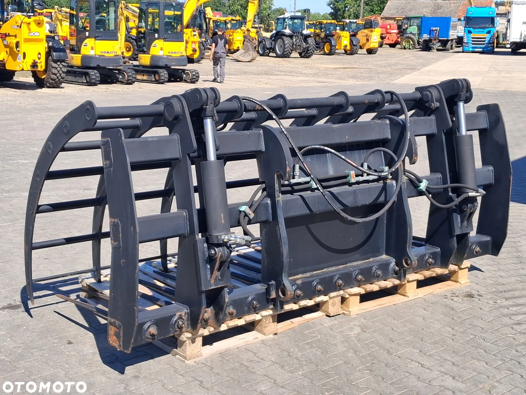 JCB WIDŁO - KROKODYL - 2