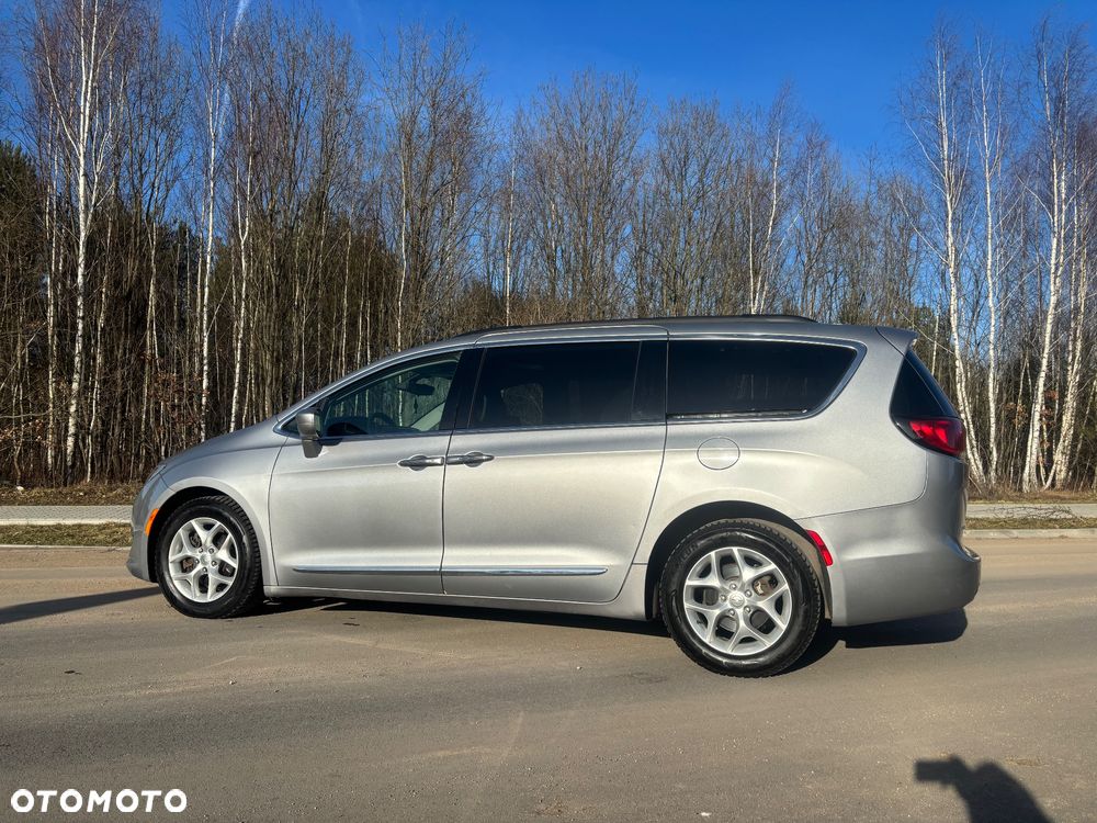 Chrysler Pacifica - 8