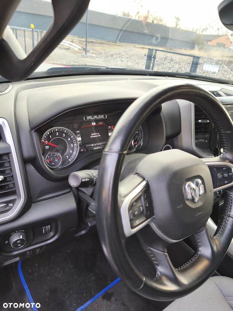 RAM 1500 Crew Cab Shortbed Bighorn - 34