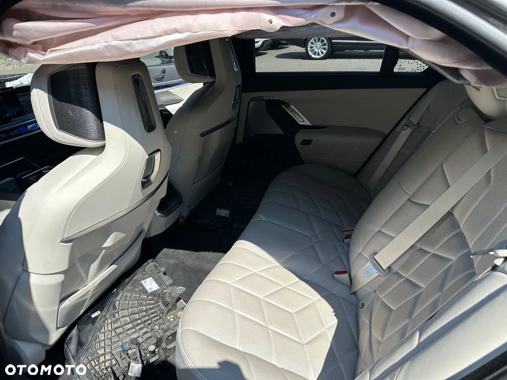 BMW Seria 7 - 8