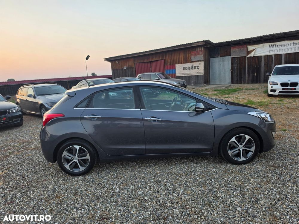 Hyundai i30 blue 1.6 CRDi DCT Passion - 2