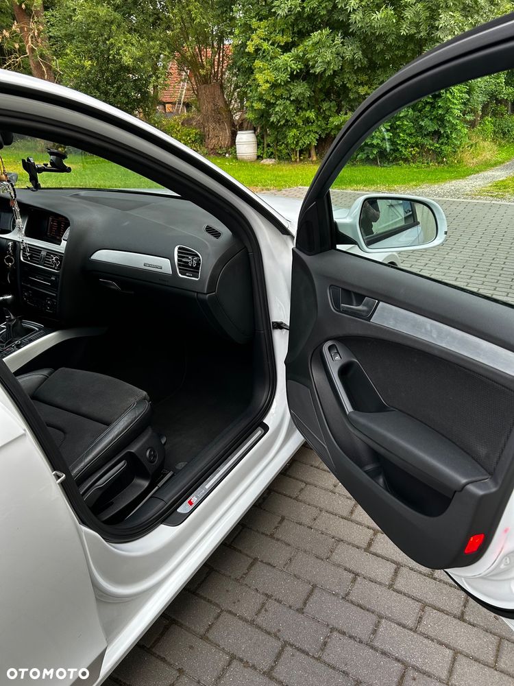 Audi A4 Avant 2.0 TDI Quattro Line - 16
