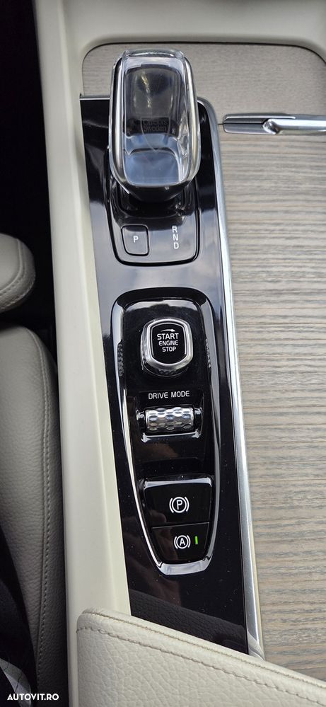 Volvo XC 60 B4 MHEV AT8 AWD Inscription - 33