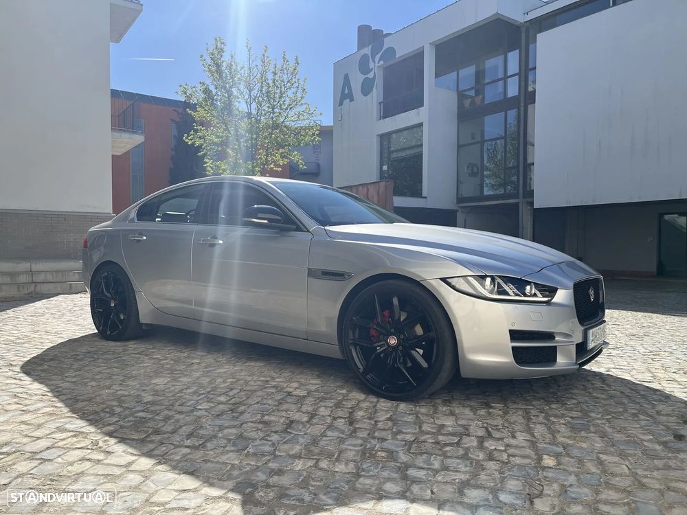 Jaguar XE 20d Portfolio - 6