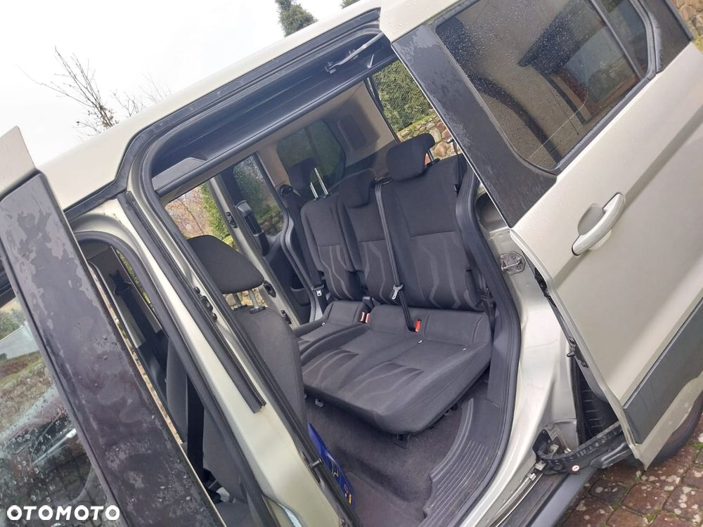 Ford Tourneo Connect - 15