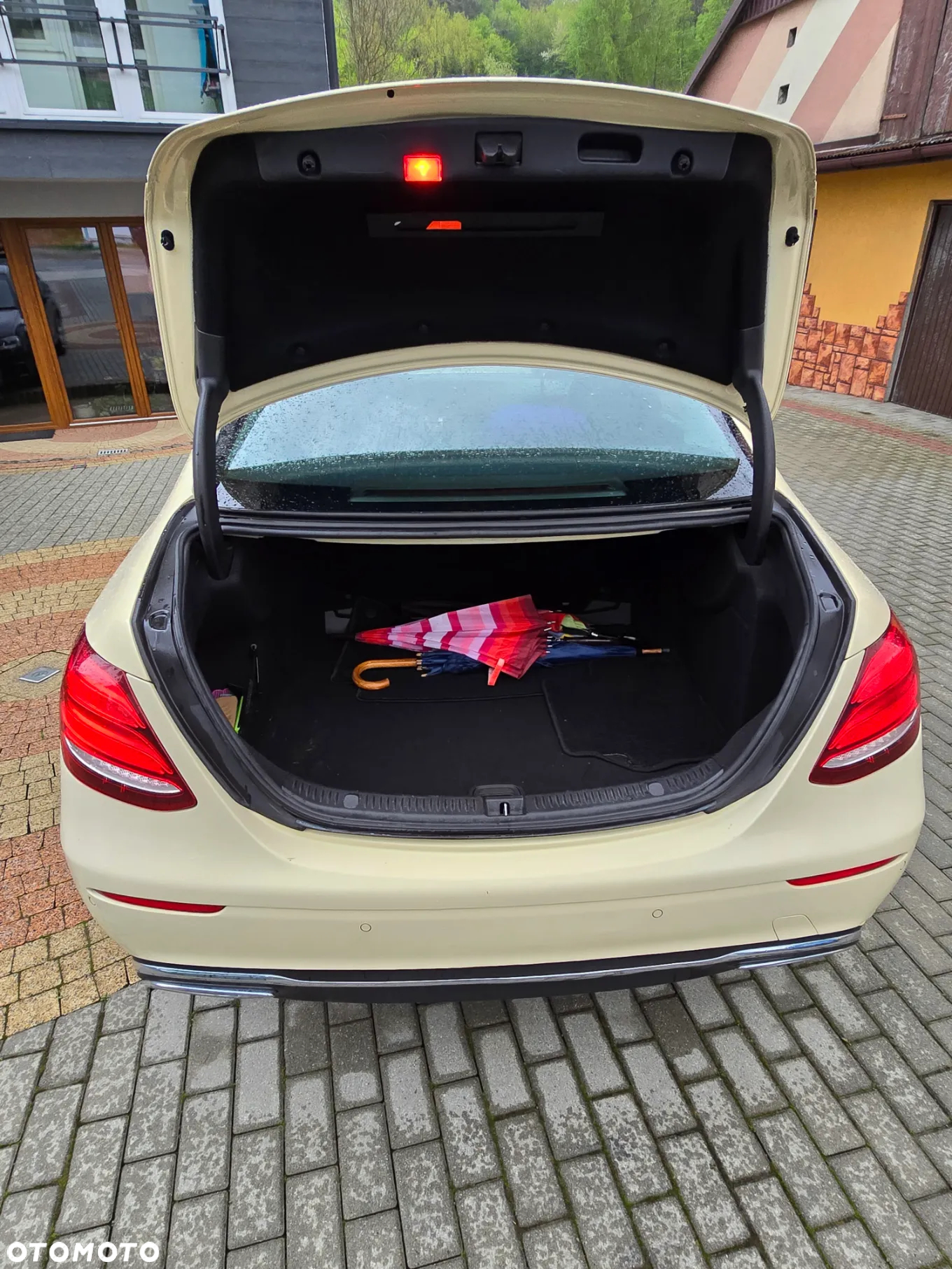 Mercedes-Benz Klasa E 200 d 9G-TRONIC Exclusive - 13