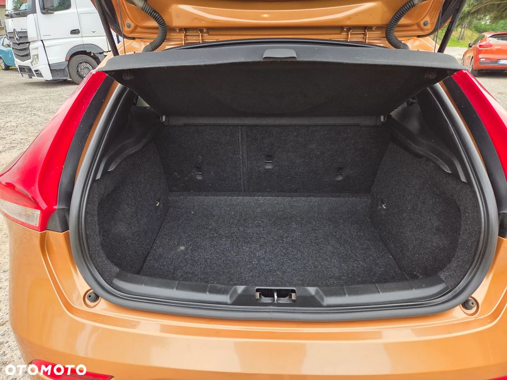 Volvo V40 T2 You - 21