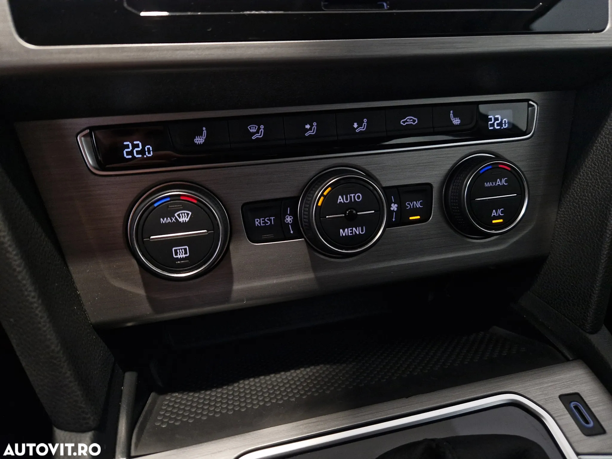 Volkswagen Passat 1.5 TSI ACT DSG Advance - 24